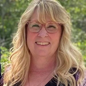 Meet your Posher, Debbie